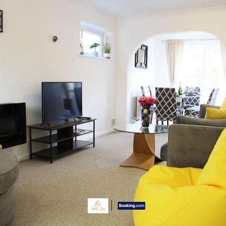 4 Bedroom House With Parking Near City Centre By Trinity Stays Short Lets & Serviced Accommodation Cambridge Esterno foto