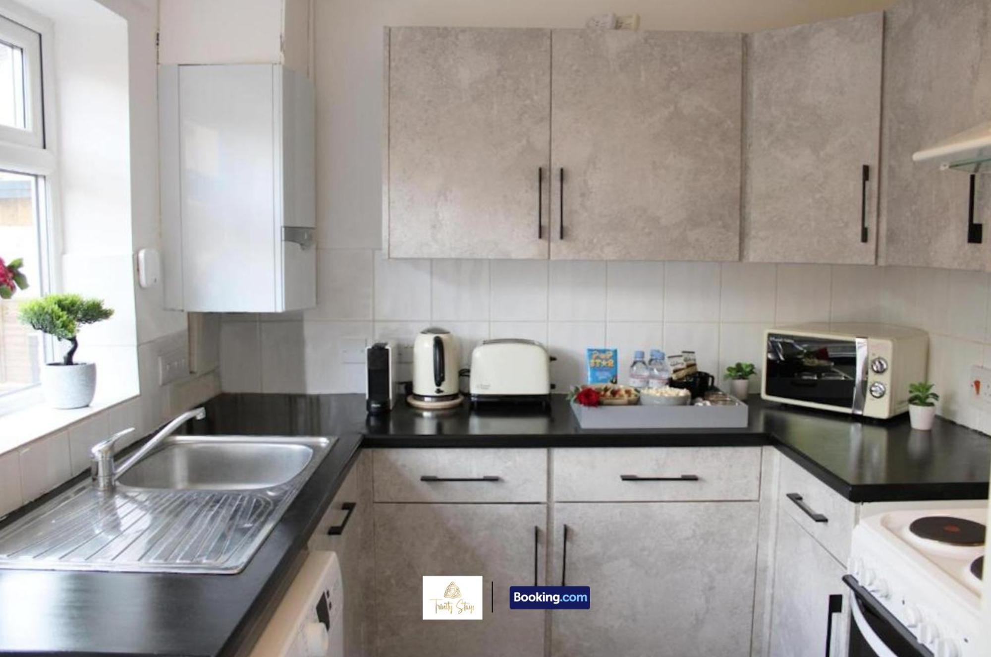 4 Bedroom House With Parking Near City Centre By Trinity Stays Short Lets & Serviced Accommodation Cambridge Esterno foto