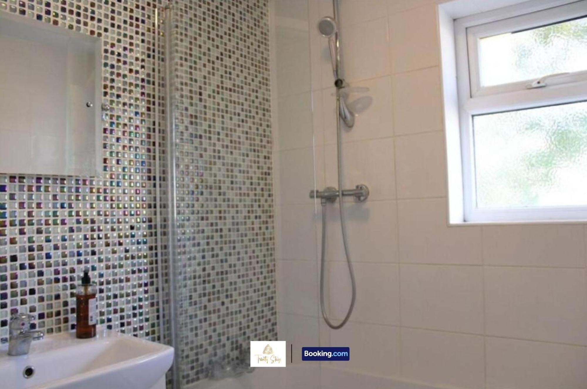 4 Bedroom House With Parking Near City Centre By Trinity Stays Short Lets & Serviced Accommodation Cambridge Esterno foto