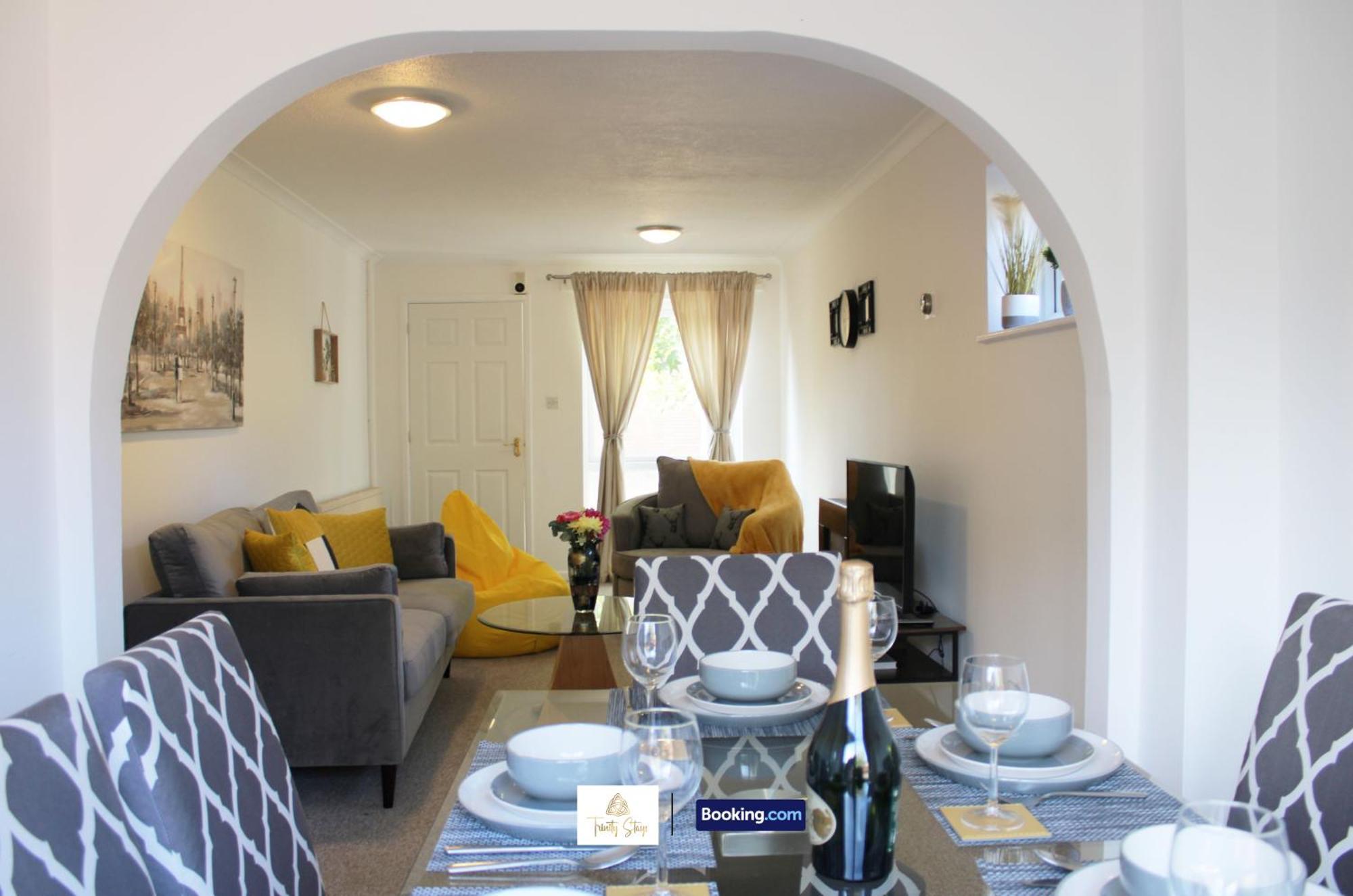 4 Bedroom House With Parking Near City Centre By Trinity Stays Short Lets & Serviced Accommodation Cambridge Esterno foto